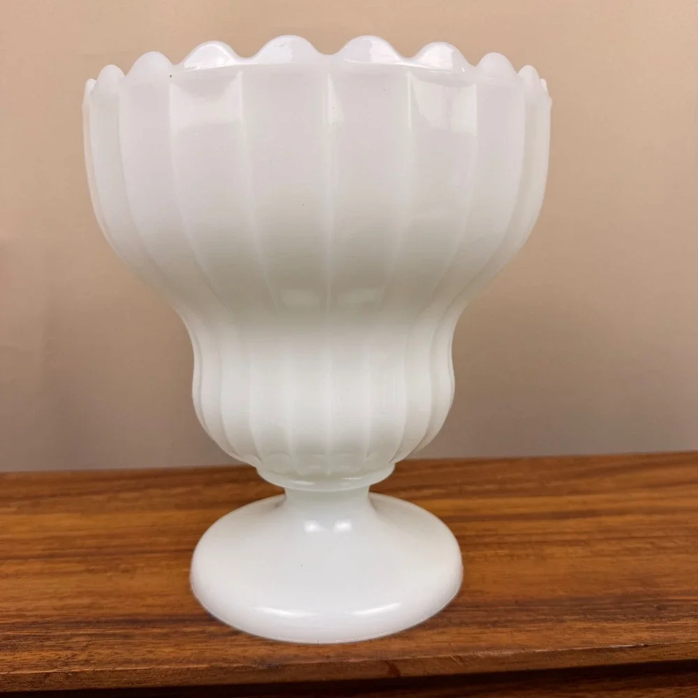Vintage White Milk Glass Scalloped Ribbed Compote Pedestal Candy Dish Bowl 8in